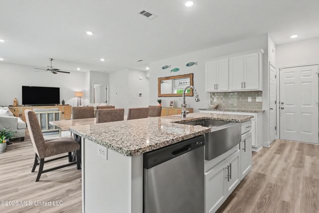 12237 Savannah Circle, Ocean Springs, MS 39564