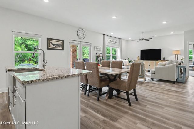 12237 Savannah Circle, Ocean Springs, MS 39564
