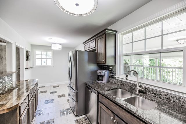 907 N Graycroft Ave, Madison, TN 37115