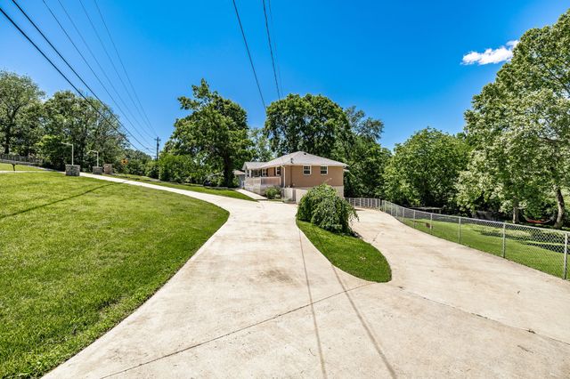907 N Graycroft Ave, Madison, TN 37115