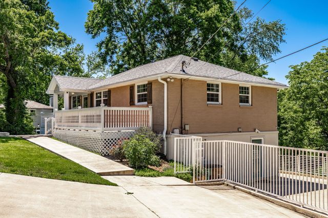 907 N Graycroft Ave, Madison, TN 37115