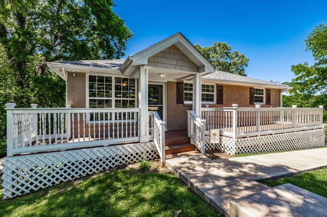 907 N Graycroft Ave, Madison, TN 37115