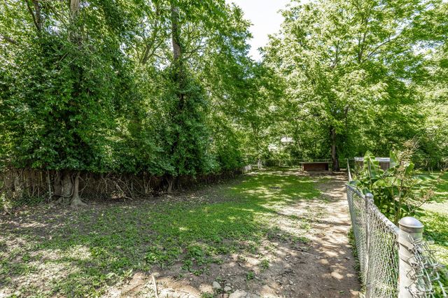 907 N Graycroft Ave, Madison, TN 37115