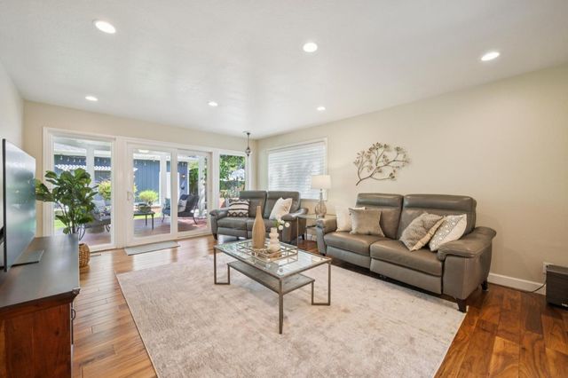 124 Massol Avenue, Los Gatos, CA 95030