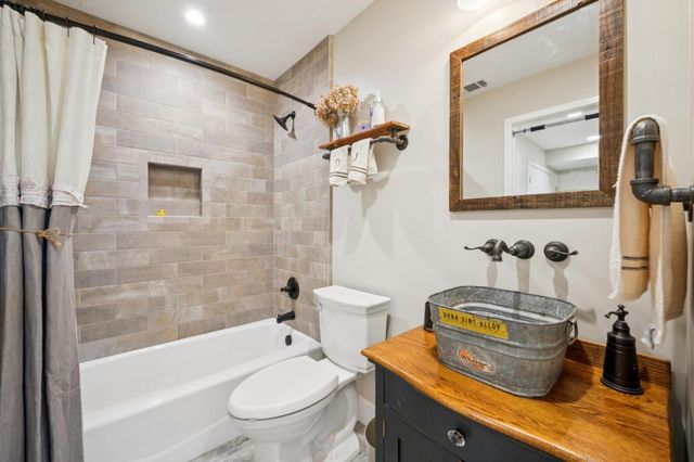 124 Massol Avenue, Los Gatos, CA 95030