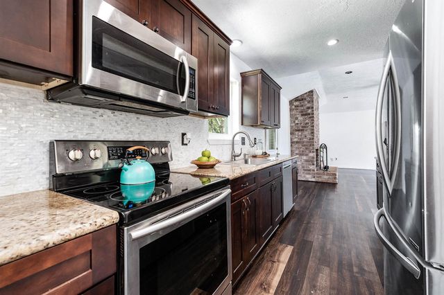 16423 Hibiscus Lane, Friendswood, TX 77546