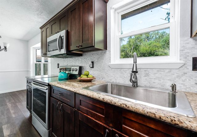 16423 Hibiscus Lane, Friendswood, TX 77546