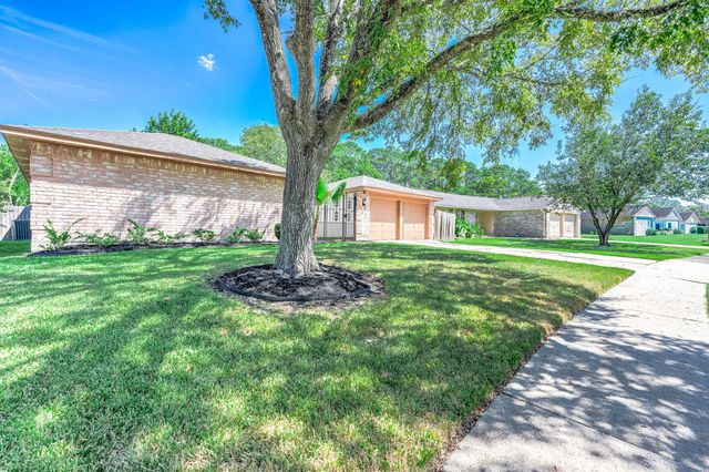 16423 Hibiscus Lane, Friendswood, TX 77546
