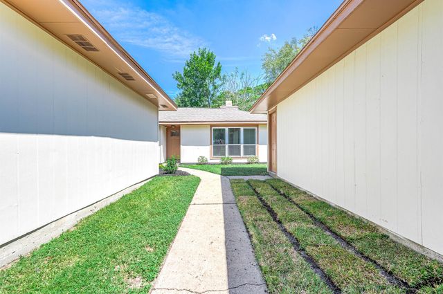 16423 Hibiscus Lane, Friendswood, TX 77546