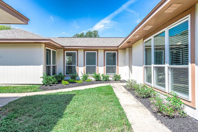 16423 Hibiscus Lane, Friendswood, TX 77546