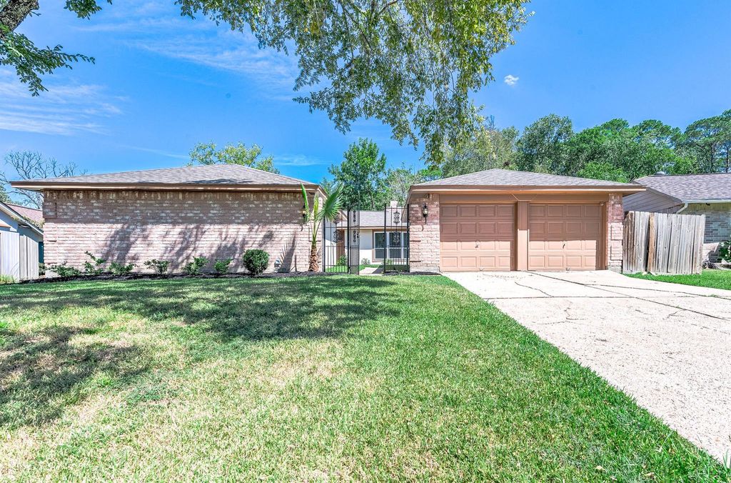 16423 Hibiscus Lane, Friendswood, TX 77546
