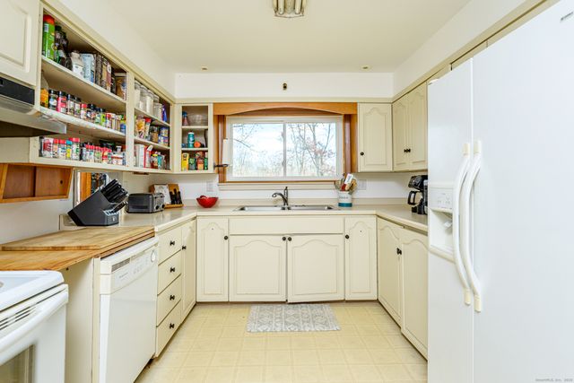 1436 North Road, Killingly, CT 06241