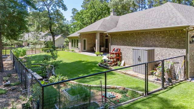 166 Rim Rock Road, Huntsville, TX 77340