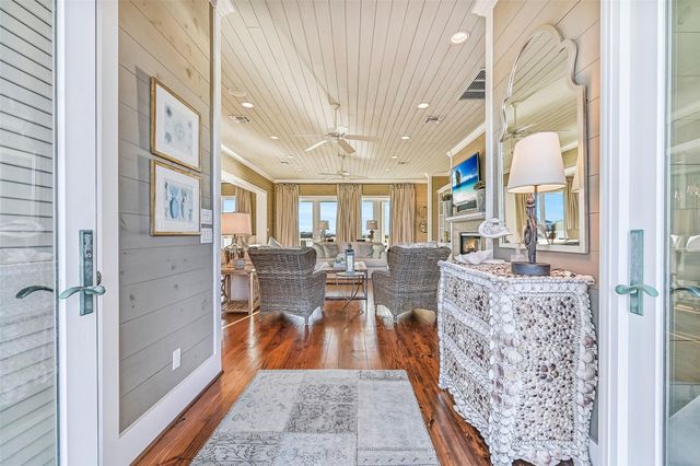 2910 11 Mile Road, Galveston, TX 77554