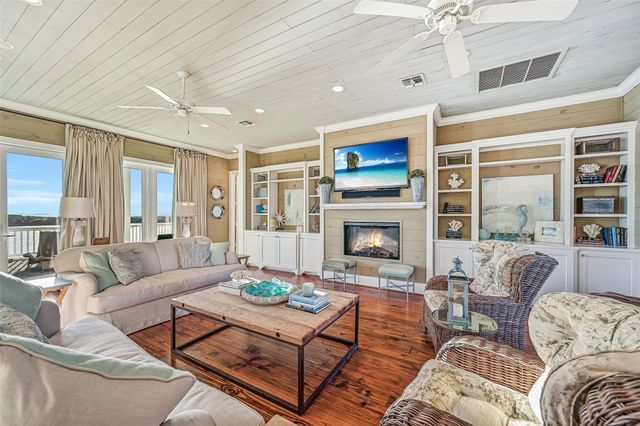 2910 11 Mile Road, Galveston, TX 77554