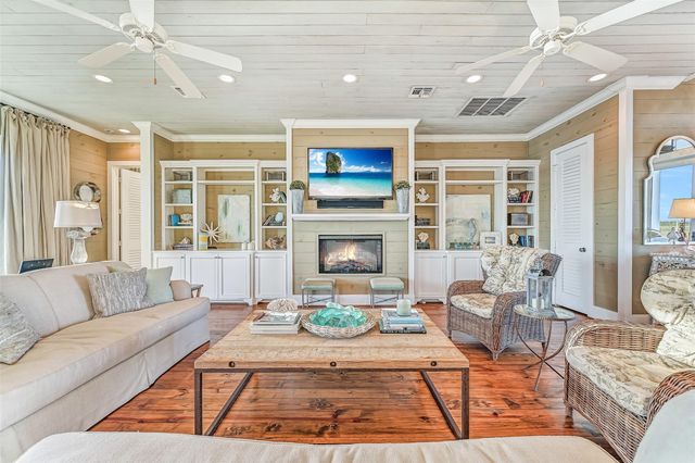 2910 11 Mile Road, Galveston, TX 77554