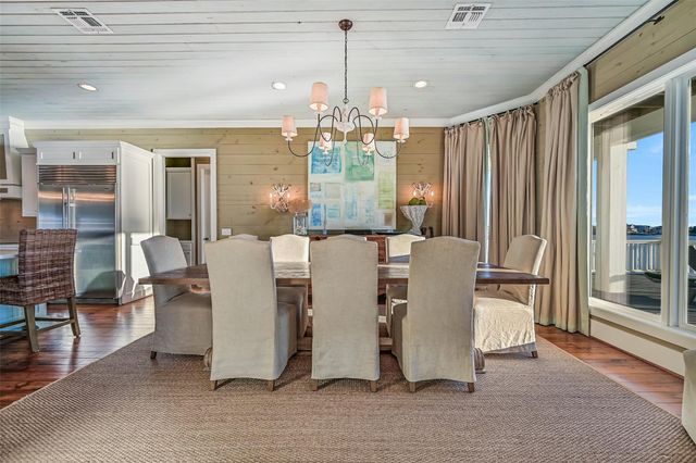 2910 11 Mile Road, Galveston, TX 77554