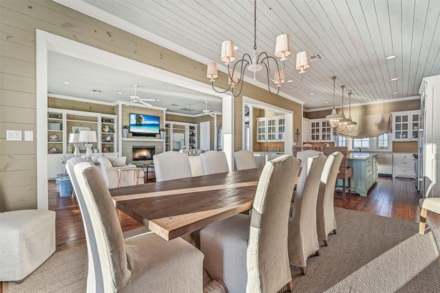 2910 11 Mile Road, Galveston, TX 77554