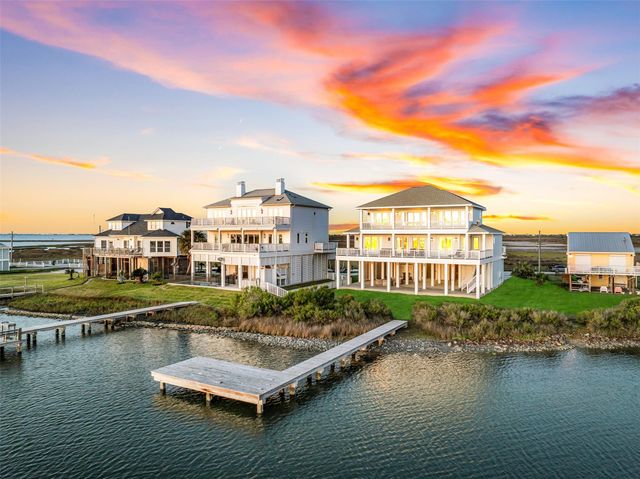 2910 11 Mile Road, Galveston, TX 77554