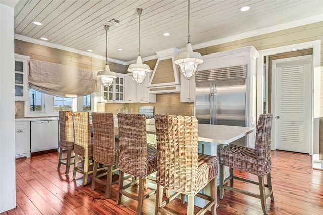 2910 11 Mile Road, Galveston, TX 77554