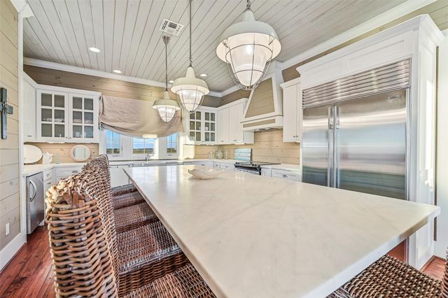 2910 11 Mile Road, Galveston, TX 77554