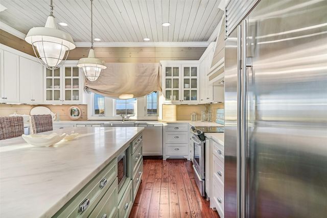 2910 11 Mile Road, Galveston, TX 77554