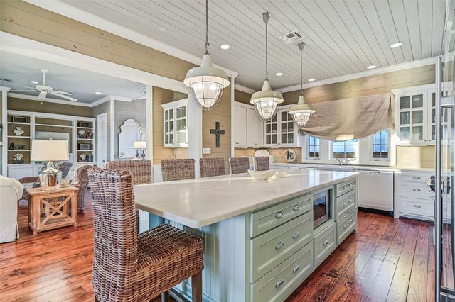 2910 11 Mile Road, Galveston, TX 77554