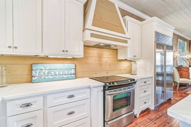 2910 11 Mile Road, Galveston, TX 77554