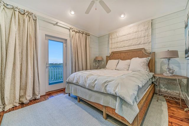 2910 11 Mile Road, Galveston, TX 77554