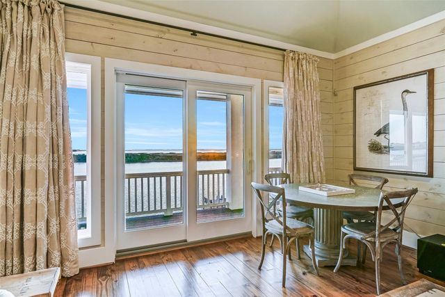 2910 11 Mile Road, Galveston, TX 77554