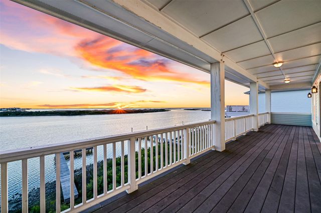 2910 11 Mile Road, Galveston, TX 77554