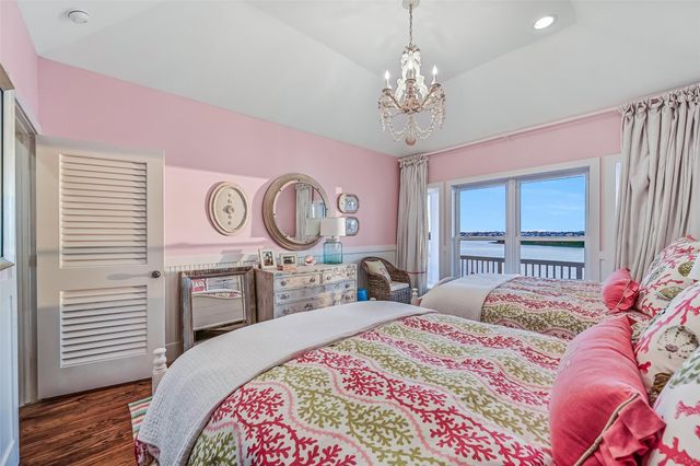 2910 11 Mile Road, Galveston, TX 77554