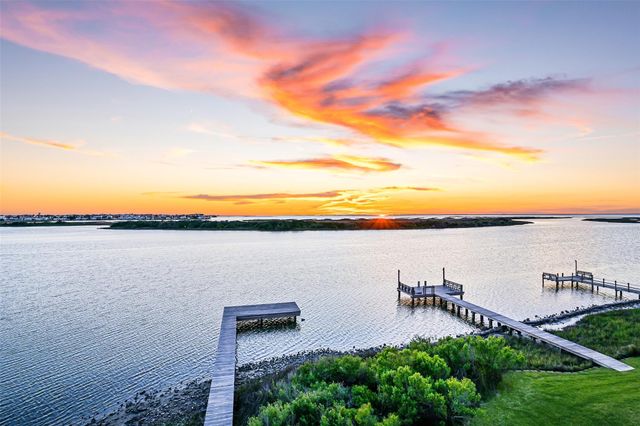 2910 11 Mile Road, Galveston, TX 77554