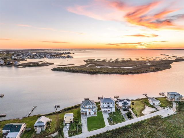 2910 11 Mile Road, Galveston, TX 77554