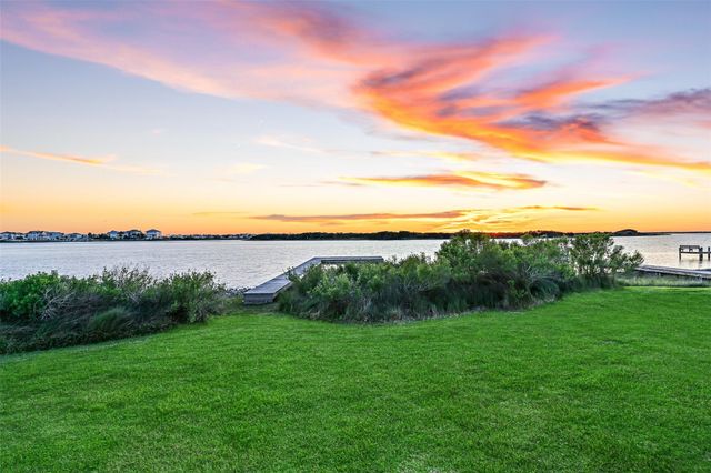 2910 11 Mile Road, Galveston, TX 77554