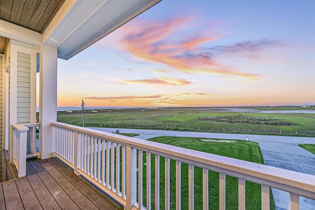 2910 11 Mile Road, Galveston, TX 77554