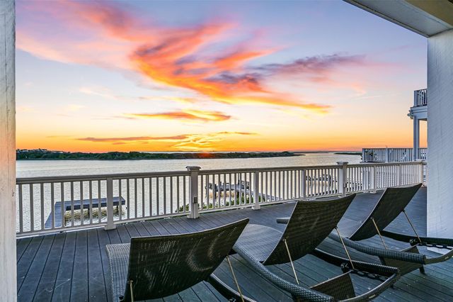 2910 11 Mile Road, Galveston, TX 77554