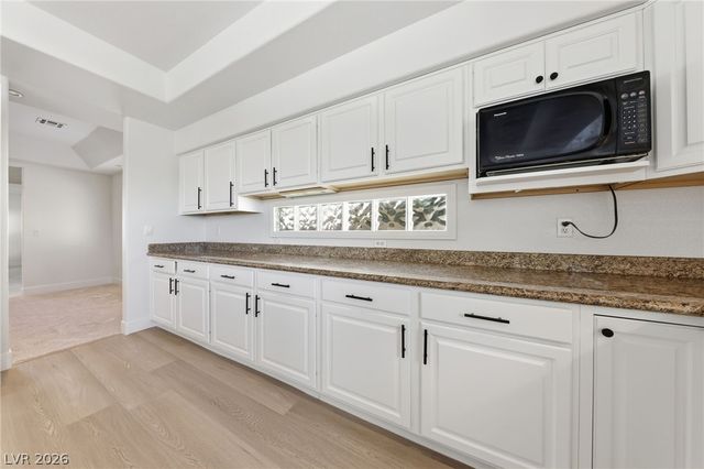 5424 Castle Vista Court, Las Vegas, NV 89118