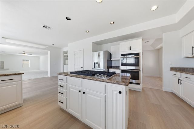 5424 Castle Vista Court, Las Vegas, NV 89118