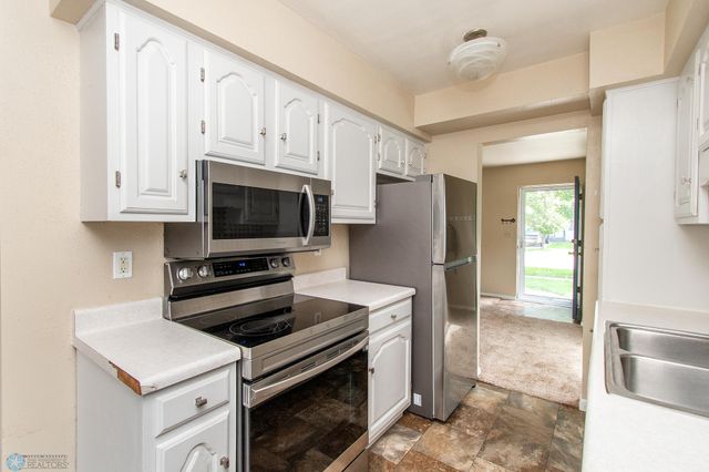 1421 17th Street S, Moorhead, MN 56560