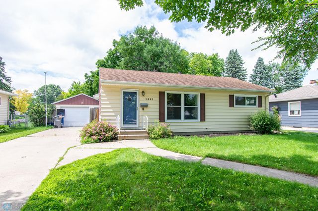 1421 17th Street S, Moorhead, MN 56560