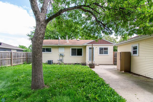 1421 17th Street S, Moorhead, MN 56560