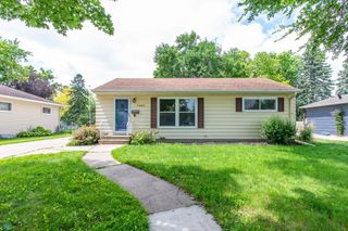 1421 17th Street S, Moorhead, MN 56560