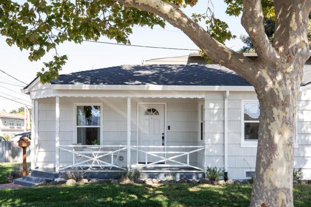 1105 Oak Avenue, Redwood City, CA 94061
