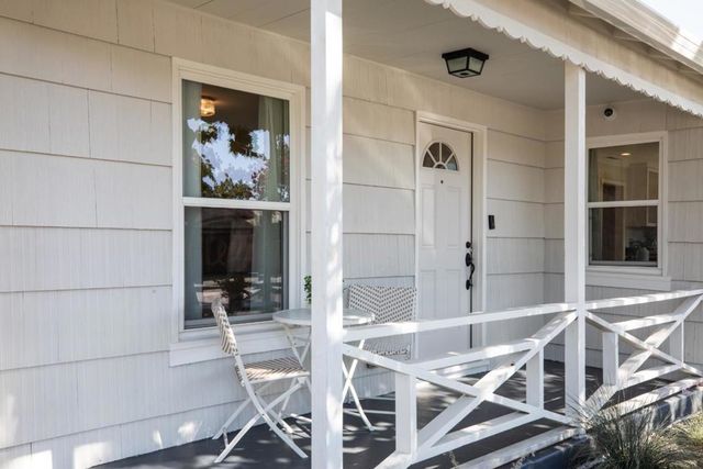 1105 Oak Avenue, Redwood City, CA 94061