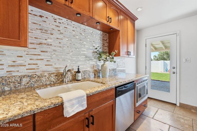 8702 E SHERIDAN Street, Scottsdale, AZ 85257