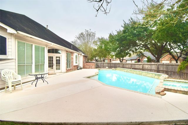 514 Avery Drive, Sugar Land, TX 77479