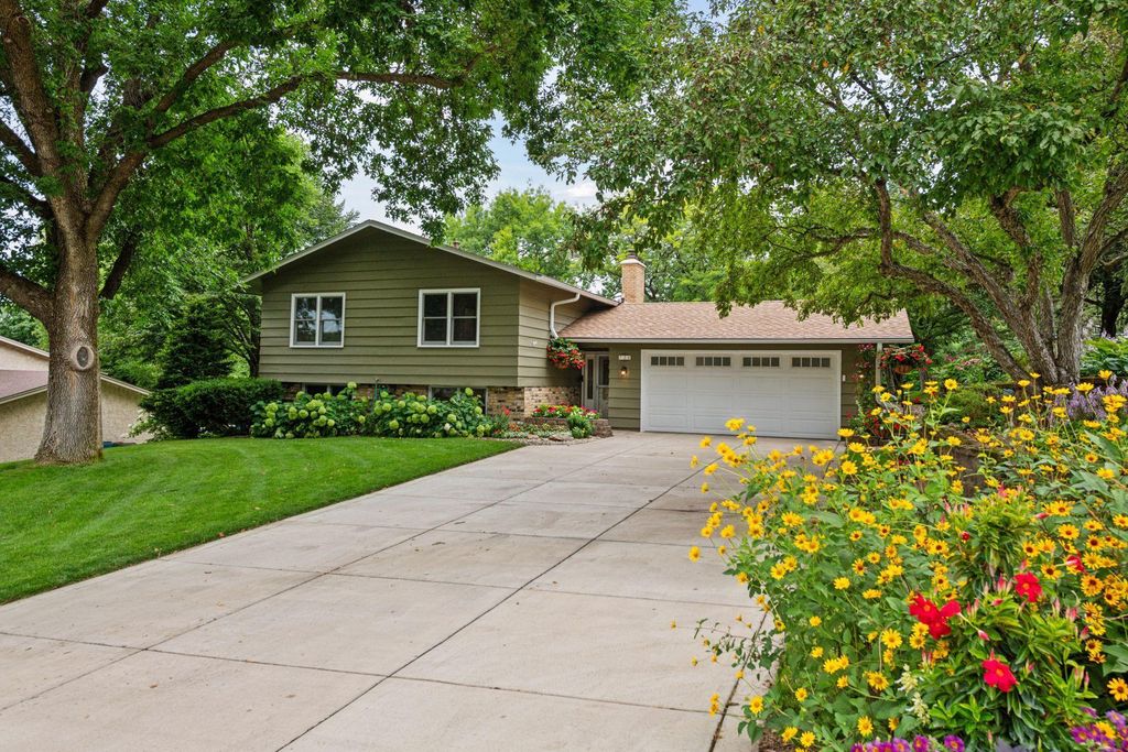 730 Windemere Drive, Plymouth, MN 55441