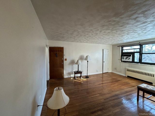 16-41 160 6-420, Whitestone, NY 11357