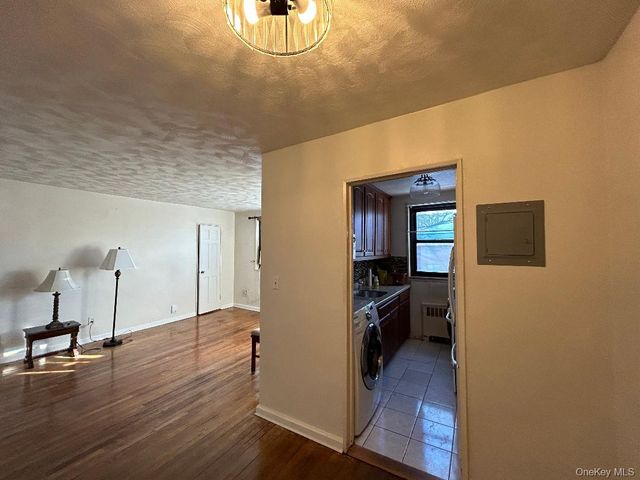 16-41 160 6-420, Whitestone, NY 11357